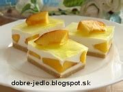 Ingrediencie na nepečený broskyňový koláč