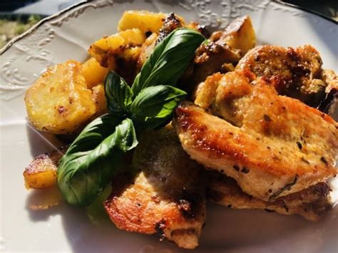 Šťavnatý kurací steak s bylinkovým maslom