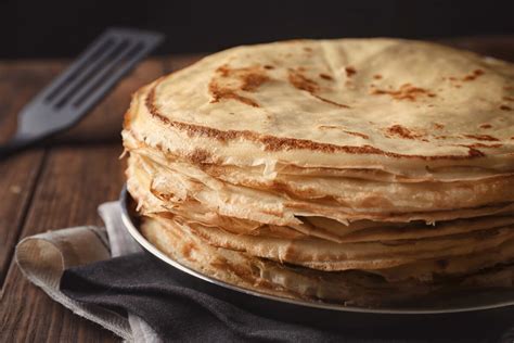 Panvica s pripraveným palacinkovým cestom