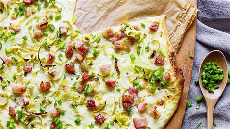 Obrázok pizze s pórom, slaninkou a mozzarellou