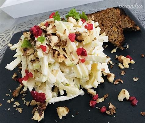 Jablkový šalát s orechmi a pomarančom