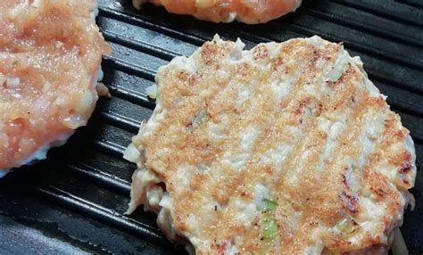Príprava mäsovej placky na hamburger