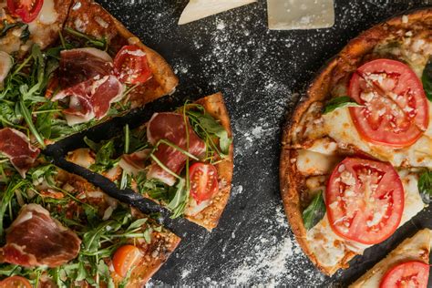 Čerstvá zelenina a bylinky na pizzu