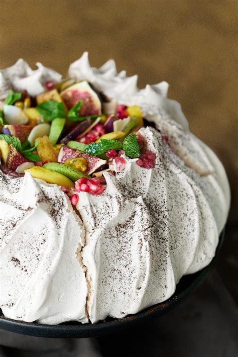 Kolibríková torta - ilustrácia s kolibríkom a tropickým ovocím