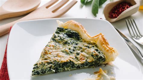 Špenátový koláč so syrom feta a olivami