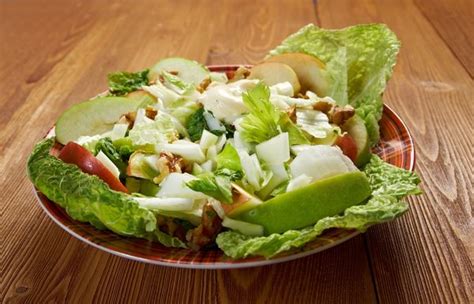 Uhorkovo-jablkový šalát s ingredienciami