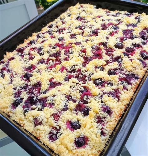 Ovocný strom s rôznymi druhmi ovocia