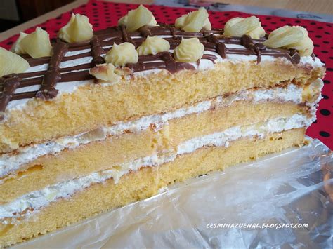 Hotová Kinder torta s pečeným korpusom