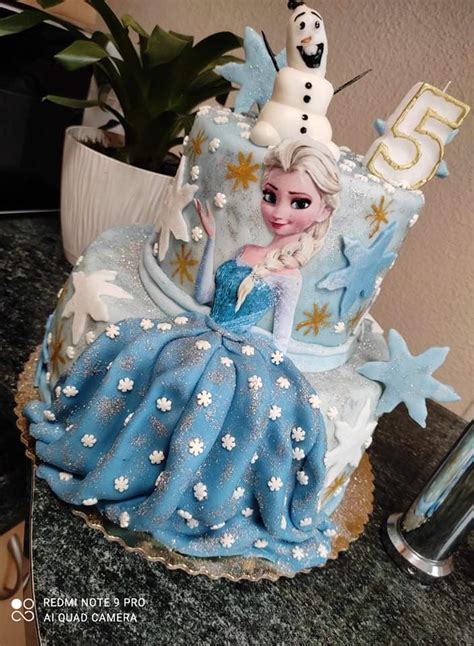 Rôzne možnosti zdobenia torty s motívom Frozen