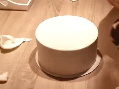 Poťahovanie torty poťahovacou hmotou