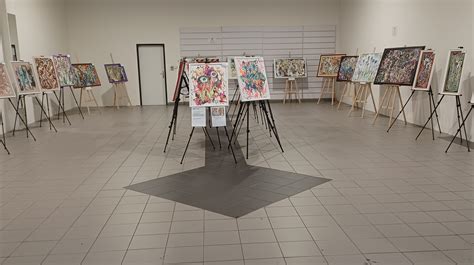 Farebná paleta kvetov na svadobnú tortu