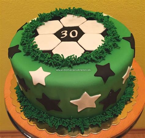 Futbalová torta s marcipánovými dekoráciami