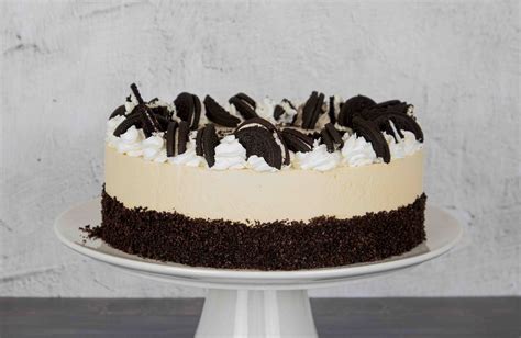 ozdobená nepečená Oreo torta