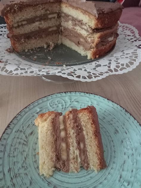 Torta s trávnikom z piškótového cesta