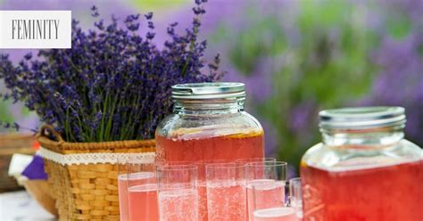 Domáci levanduľový sirup vo fľašiach