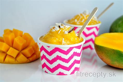 Kokosovo-mangový sorbet s kúskami kokosu