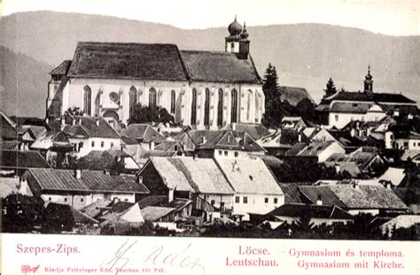 Stredoveký kláštor s rybníkom