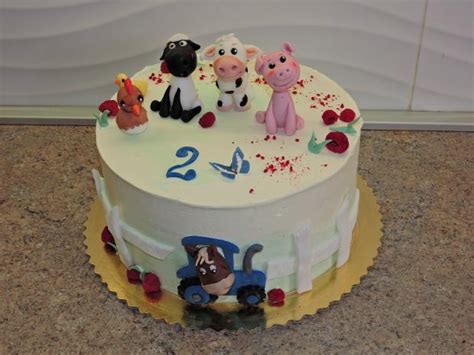 Nahá piškótová torta so zvieratkami