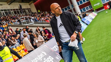 Tréner Adrián Guľa počas tlačovej konferencie