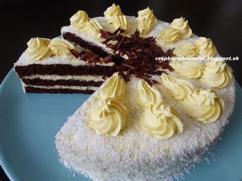 Hotová čokoládovo-kokosová torta