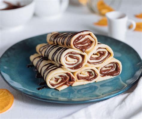 Palacinky s banánovým sirupom a čerstvými banánmi