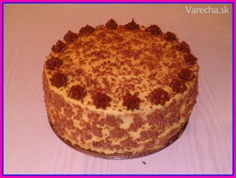 Orechová torta s lieskovcami a vanilkovým krémom