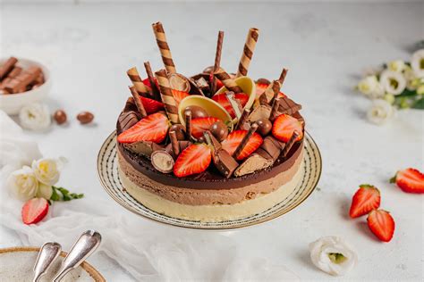Nepečená čokoládová torta na podnose