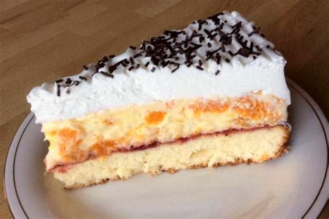 Zloženie smotanovo-jablkovej torty s banánovým pudingom