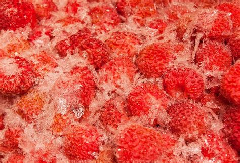 Mrazené jahody obalené v škrobe