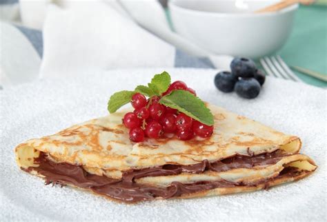 Ilustrácia hotových palaciniek s malinami