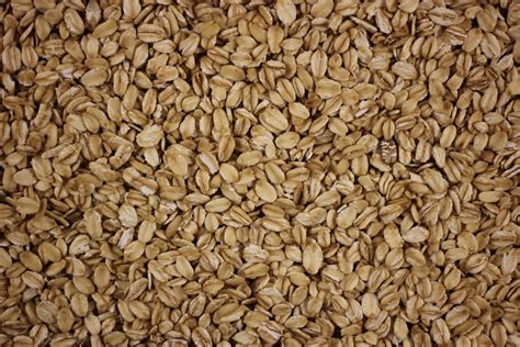 Zloženie domáceho müsli: obilné vločky, orechy, semienka a sušené ovocie