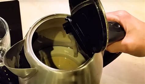 Detailná schéma prípravy čaju v kanvici s filtrom