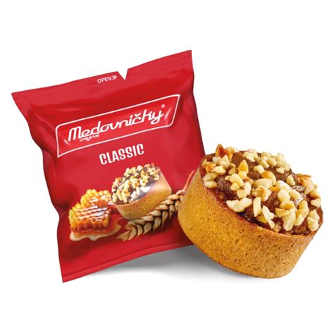 Koláž vianočného pečiva: medovníčky, linecké, medovník