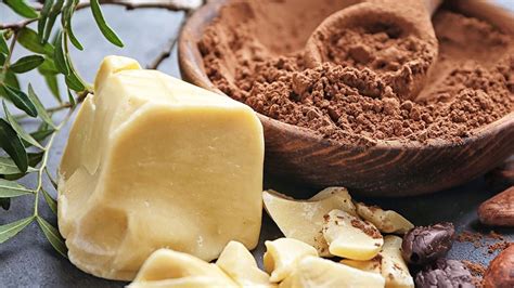 Základné ingrediencie pre domácu čokoládu: kakaové maslo, kakaový prášok, sladidlo