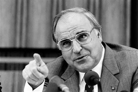 Helmut Kohl terčom útoku