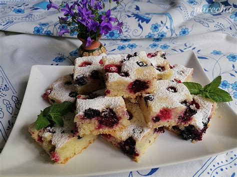 Koláč z bielej čokolády s ovocím