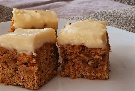 Hotový mrkvový koláč