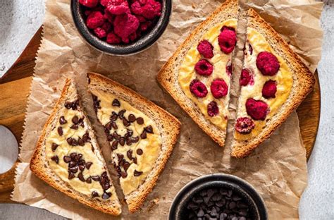 Sladké chlebové toasty s ovocím
