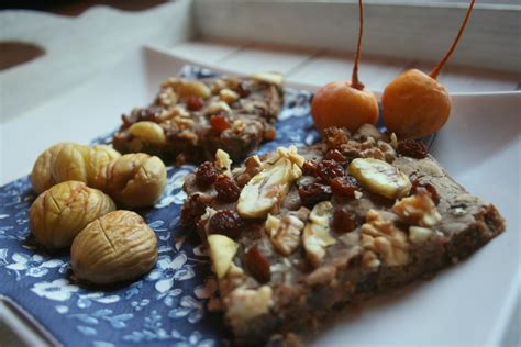 Tradičný taliansky koláč Castagnaccio