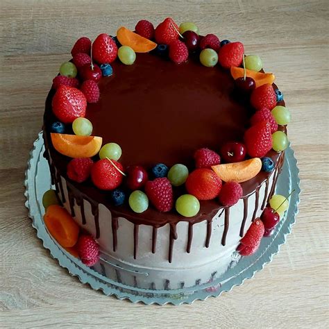 Ovocná torta zdobená želatínou