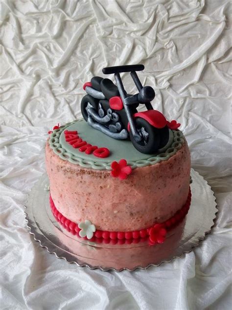 Torta s detailne vymodelovanou motorkou