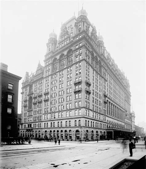 Historická fotografia hotela Waldorf-Astoria v New Yorku