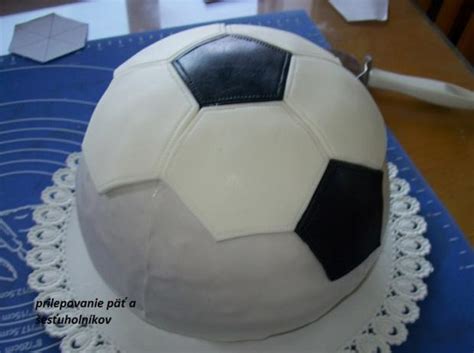 Futbalová lopta torta postup