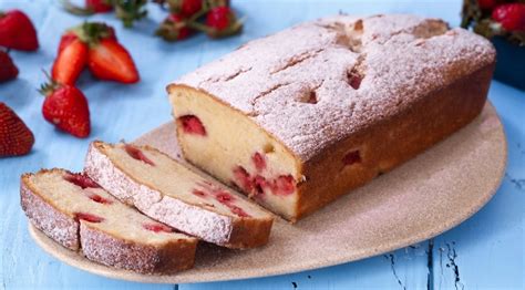 Rôzne typy jahodových koláčov na tanieri