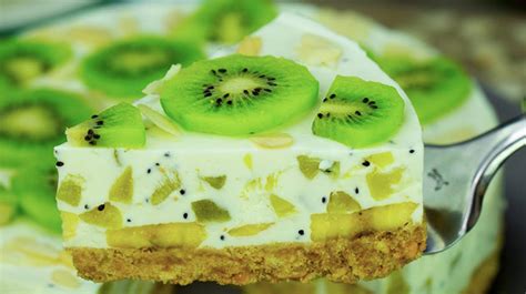 Nepečená kiwi torta s vrstvou sviežeho kiwi