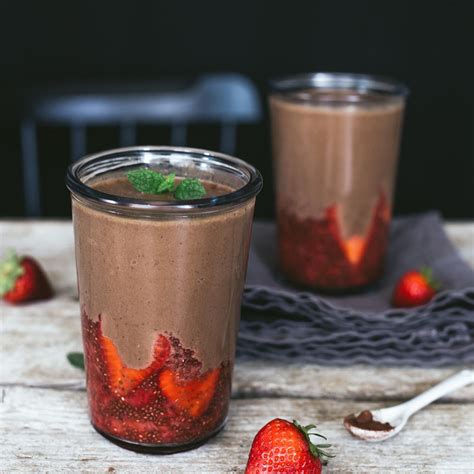 Rôzne kombinácie smoothie s jahodami