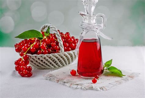 Ríbezľový sirup s čerstvou mätou