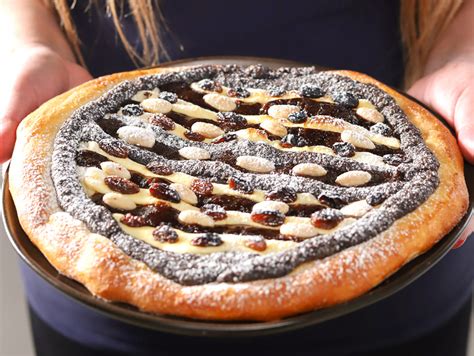 kysnutý koláč s marhuľovým džemom a kokosom
