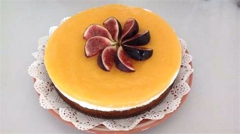 Jankina svieža torta s mangovým pyré a farebnými krémami