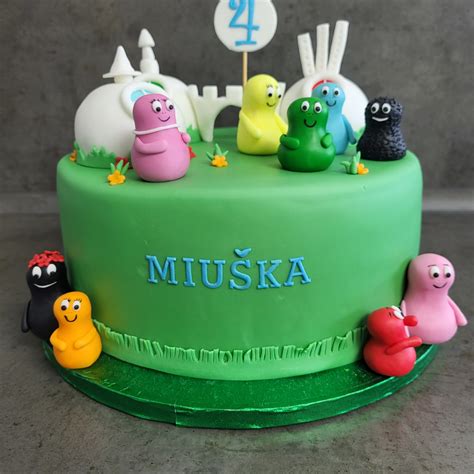 Fondánová torta s detailným zdobením